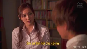 Người phụ nữ hàng xóm thích mở cửa sổ và cậu thanh niên nhà sát bên số hưởng