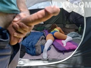 Sáng đi làm tối về rủ em đồng nghiệp đi đóng gạch